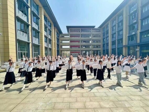 龙南中等专业学校新校区建设稳步推进，预计2025年6月完工